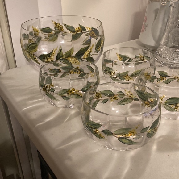 Vtg Hand Painted Large Glass Bowl with 4 matching serving bowls artist signed - Picture 7 of 9